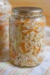 Маринованная капуста с яблоками и морковью на зиму