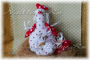 Курочка с пасхальными яйцами