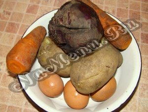 Свеклу, картофель, морковь и яйца отварить