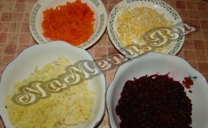 Все натереть в отдельные миски