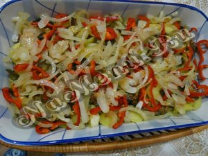 Кладем нарезанный лук