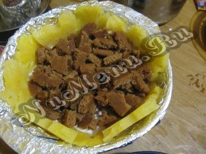 Сверху порезанный корж