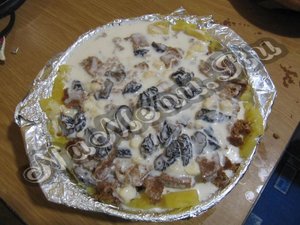 Слоями заливаем кремом и кладем коржи