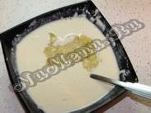 Готовим тесто для банановых блинчиков