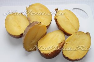 Разрезать картофель