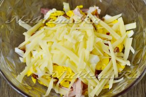 Салат с ветчиной и сыром помидором и Салат с ветчиной и сыром помидором и
