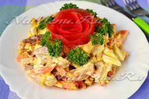 Салат с ветчиной и сыром помидором и Салат с ветчиной и сыром помидором и