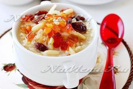 Овсяные хлопья с сухофруктами