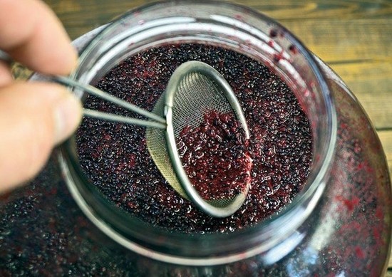 Вино из черной смородины в домашних условиях: простой рецепт с фото