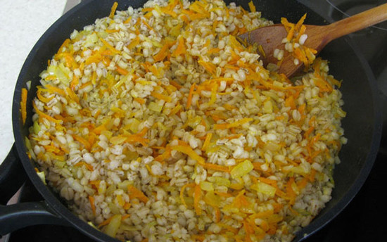Рассольник на зиму в банках с перловкой и свежими огурцами