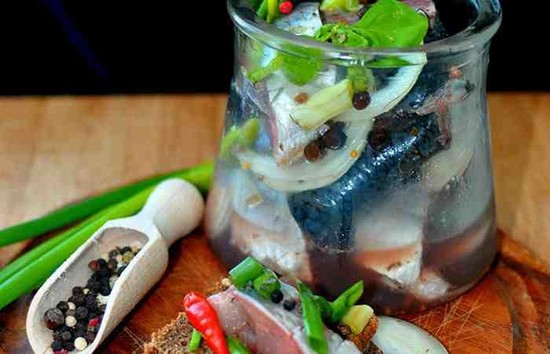 Как посолить селёдку в домашних условиях вкусно и быстро: рецепты