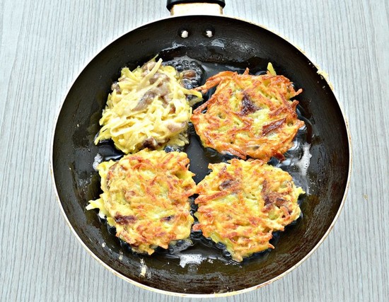 Драники из картошки - рецепт с фото пошагово на сковороде (самые вкусные)