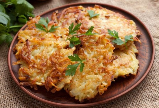 Драники из картошки - рецепт с фото пошагово на сковороде (самые вкусные)