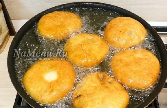 Беляши с мясом: очень вкусный домашний рецепт на сковороде