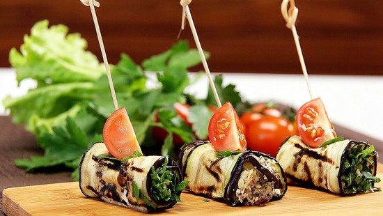 Рулетики из баклажанов на праздничный стол: рецепты с фото (самые вкусные)