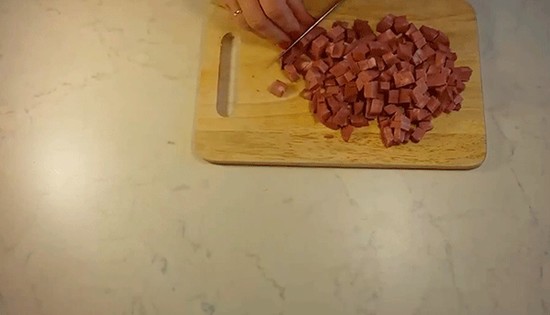 Окрошка на квасе - рецепт классический с колбасой (фото)