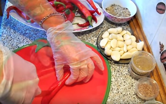 Абхазская аджика домашняя - рецепт самой вкусной (фото пошагово)