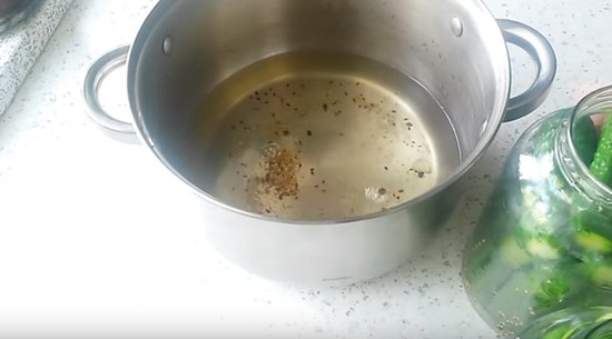 Консервирование огурцов на зиму очень вкусные в литровых банках: рецепты с фото