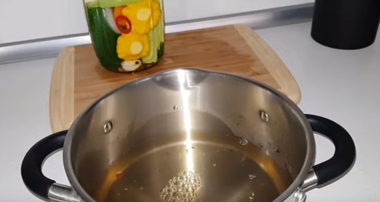 Консервирование огурцов на зиму очень вкусные в литровых банках: рецепты с фото