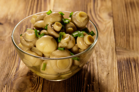 Маринованные шампиньоны в домашних условиях на зиму: быстро и вкусно, рецепт с фото пошагово (видео)