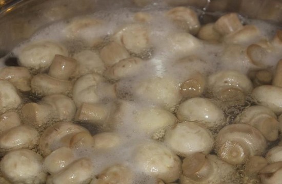Маринованные шампиньоны в домашних условиях на зиму: быстро и вкусно, рецепт с фото пошагово (видео)