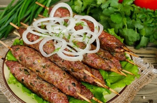 Люля-кебаб: рецепт в духовке в домашних условиях на шпажках из курицы (фото пошагово)