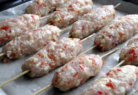 Люля-кебаб: рецепт в духовке в домашних условиях на шпажках из курицы (фото пошагово)