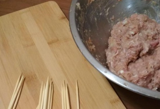 Люля-кебаб: рецепт в духовке в домашних условиях на шпажках из курицы (фото пошагово)