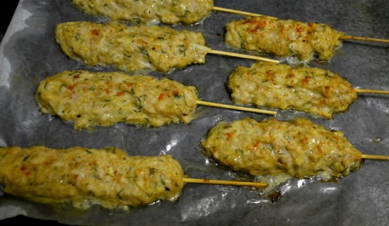 Люля-кебаб: рецепт в духовке в домашних условиях на шпажках из курицы (фото пошагово)