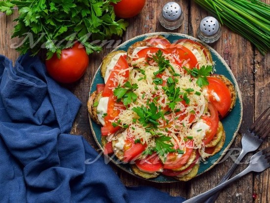 кабачки с зеленью в муке