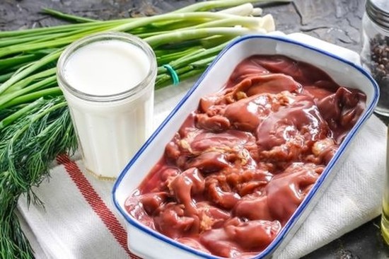 вымачивают в молоке