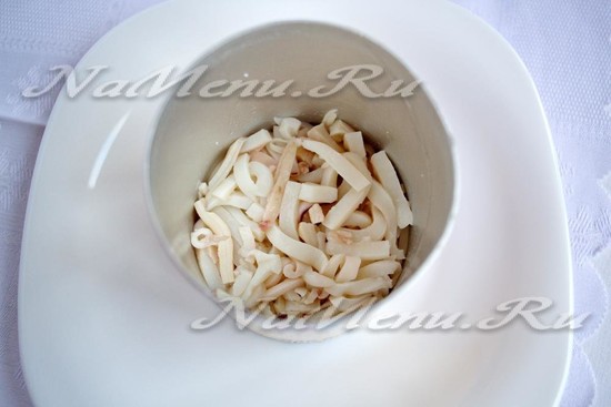 выложить слой кальмаров
