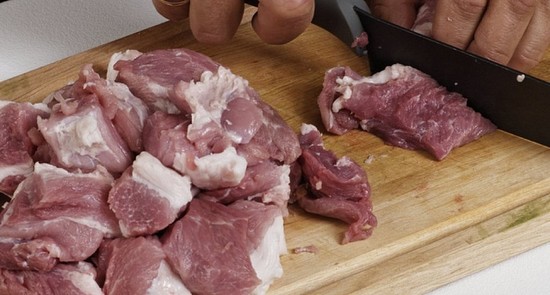 нарезать мясо