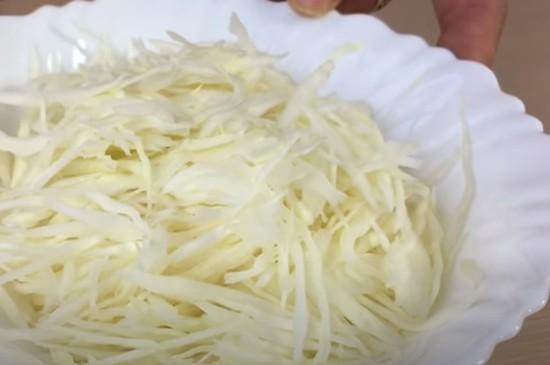 нарезать капусту