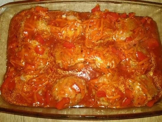 залить голубцы соусом