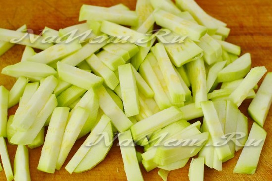 Кабачки нарезать