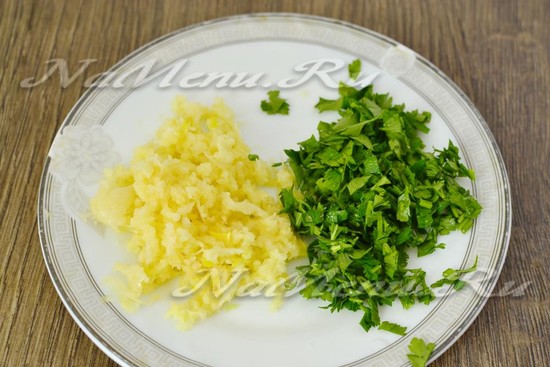чеснок и зелень измельчить