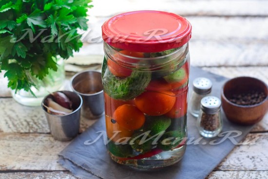 Закупориваю банки