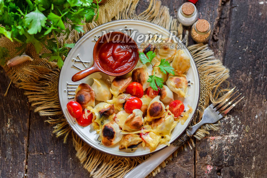 жареные пельмени с сыром