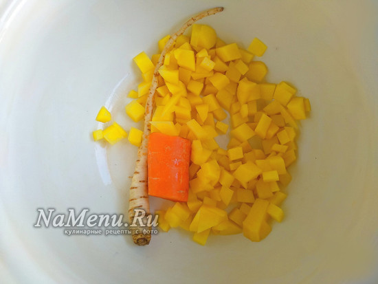 сварить картофель, корень сельдерея и морковь