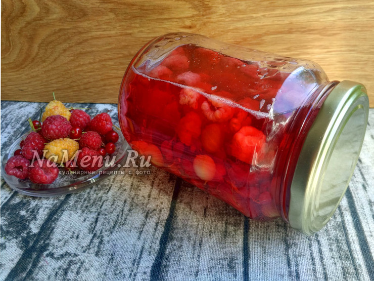 Компот из малины и красной смородины