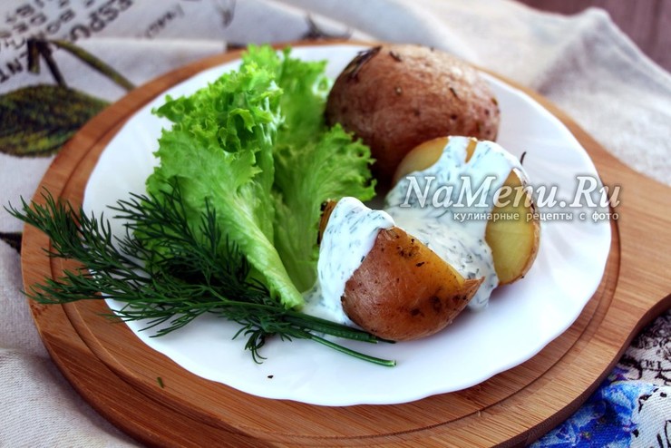 Запеченный картофель в мундире в духовке в фольге