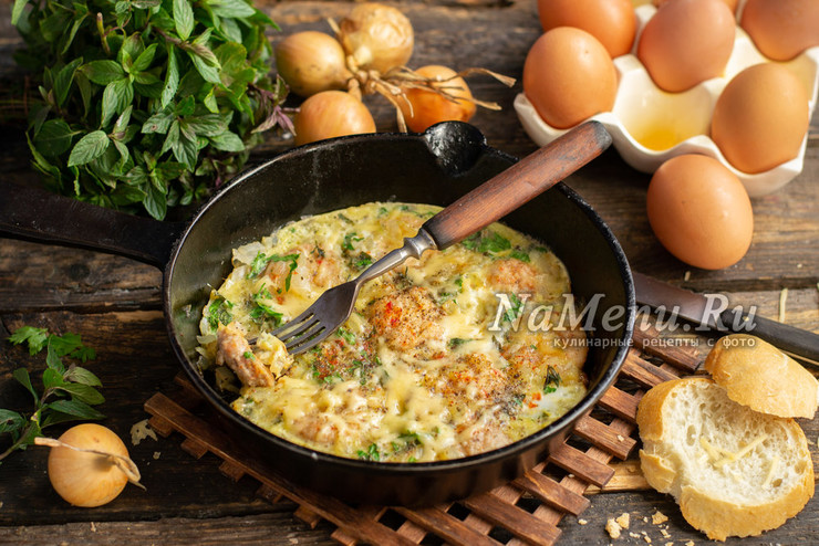 Бараньи яйца с луком и омлетом