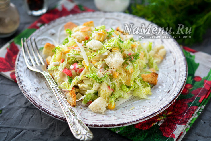 Салат "Моментальный" из пекинской капусты, крабовых палочек и кукурузы