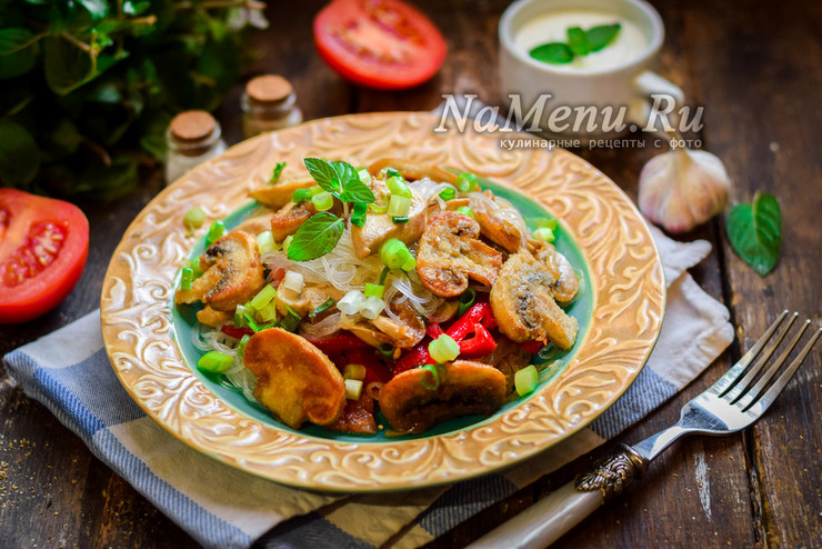 Фунчоза с курицей и грибами
