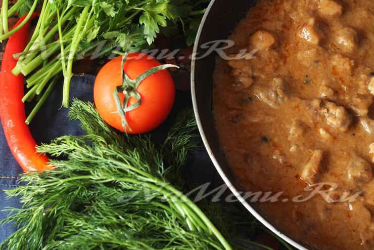 Гуляш с томатной пастой