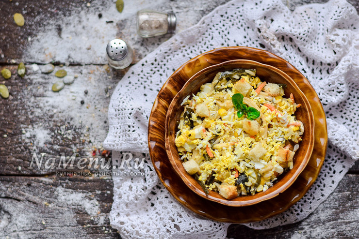 Салат из морской капусты с яйцом