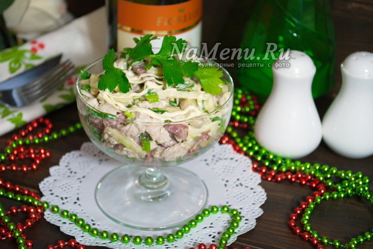 Салат "Людмила" с курицей и грибами