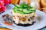 Салат "Меркурий" с курицей, огурцом и черносливом