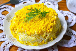 Классический салат "Мимоза" с сыром и сливочным маслом